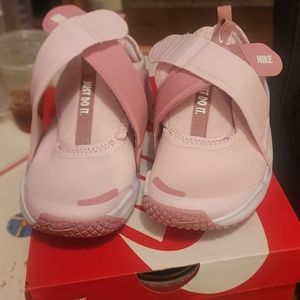 Nike girls flyease size 13 pink